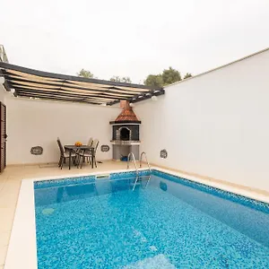 villa-palanga.hotels-in-trogir.com/