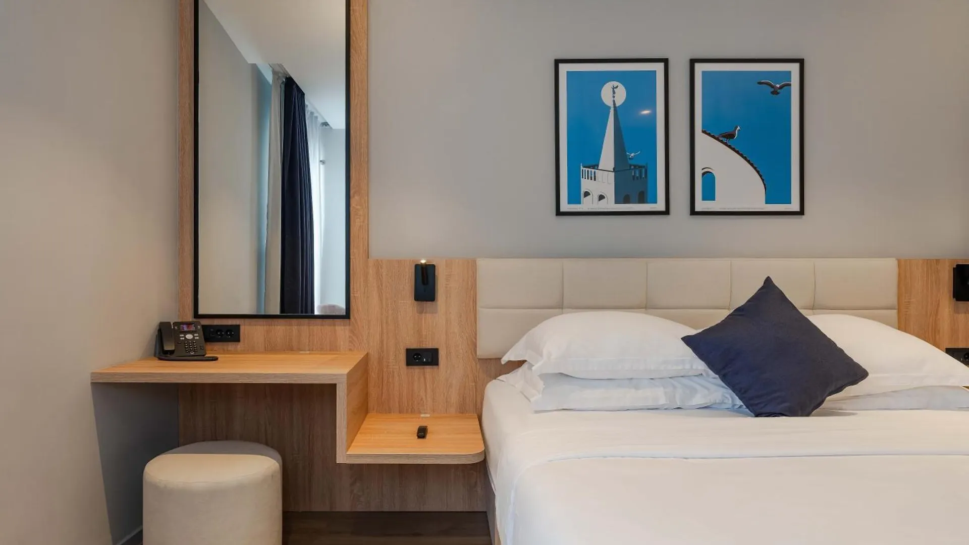 Hotel A'Mare Задар